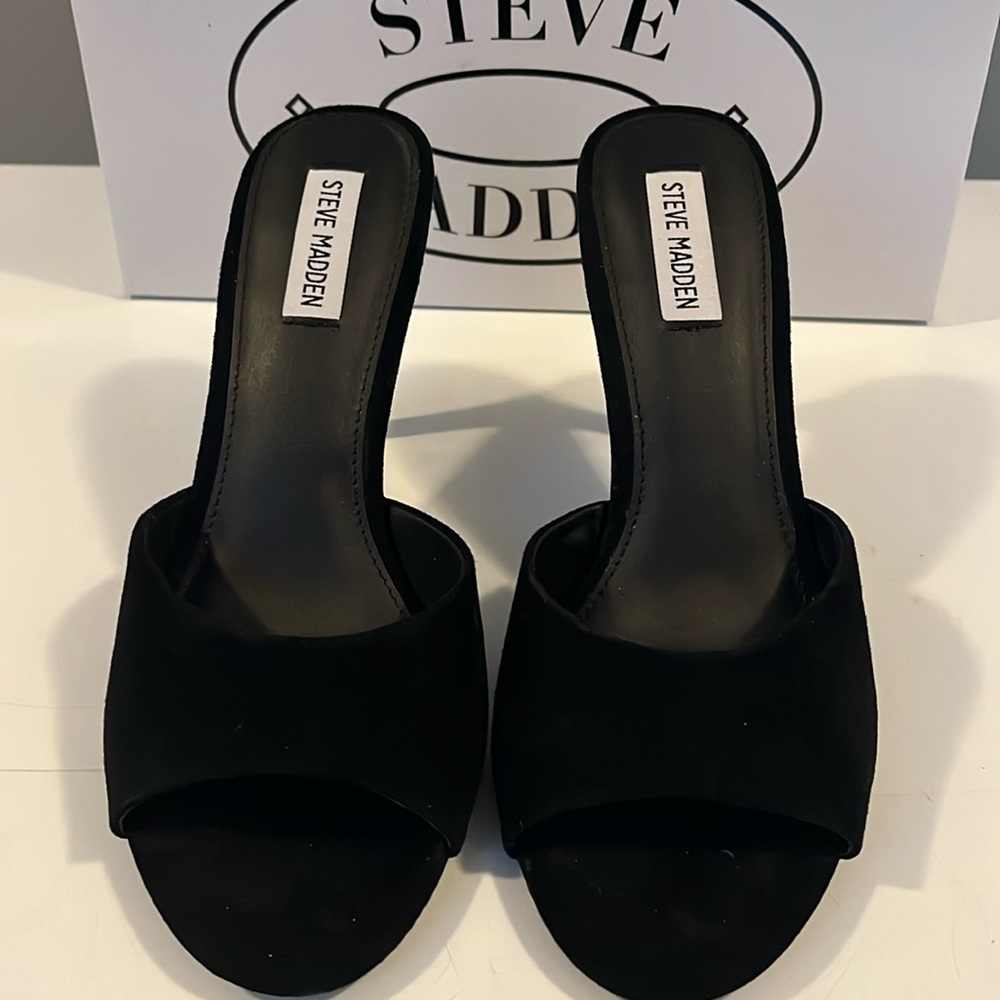 Black Steve Madden 2 1/2 inch in great condition.
